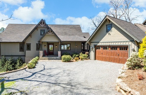 Pisgah Forest House | Dog-friendly Sutton Knob cottage with long-range Pisgah views and wood fireplace
