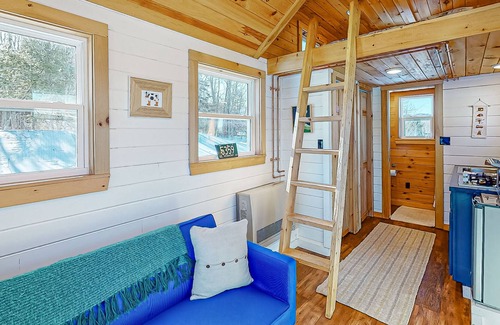 Morrisville Apartment | Dog-friendly tiny home set on four acres with mountain views & trail access