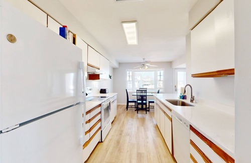 Buxton House | Dog-friendly townhouse with fast WiFi, shared pool, AC, W/D & ocean views