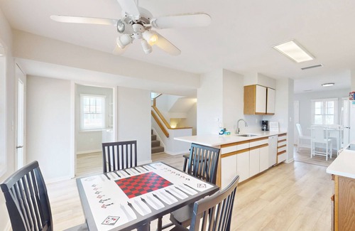 Buxton House | Dog-friendly townhouse with fast WiFi, shared pool, AC, W/D & ocean views