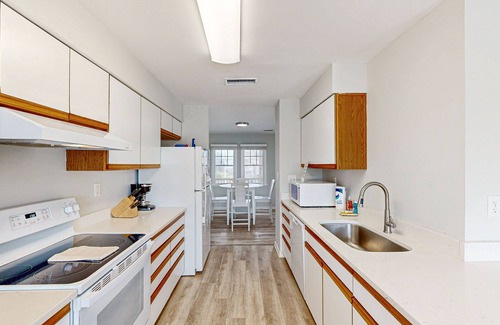 Buxton House | Dog-friendly townhouse with pool access, washer/dryer, fast WiFi, AC & ocean view