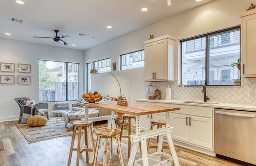 Highland Condo | Dog-friendly, two story condo w/deck and outdoor dining area -near downtown