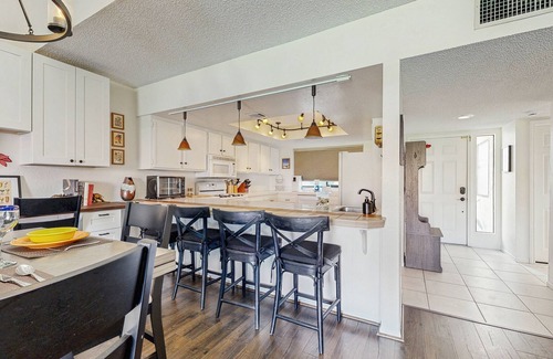 Palm Desert Condo | Dog-Friendly Updated Condo Next to Golf Courses w/WiFi, AC, W/D, Shared Pool