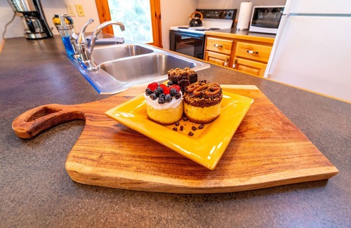 The Galena Territory House | Dog Friendly, 3Bd/3Ba, Fire Pit, Screened Porch with Great Bluebird Views!