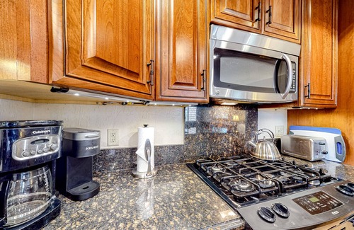 Truckee Condo | Dog-friendly condo near the Village with pools