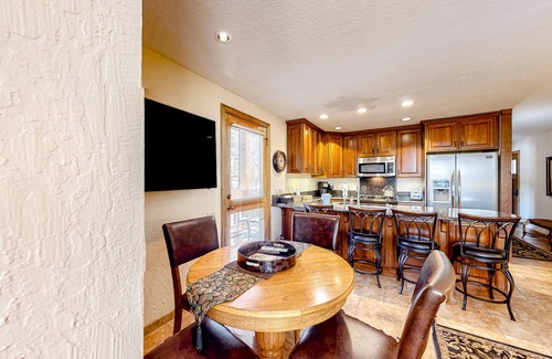 Truckee Condo | Dog-friendly condo near the Village with pools