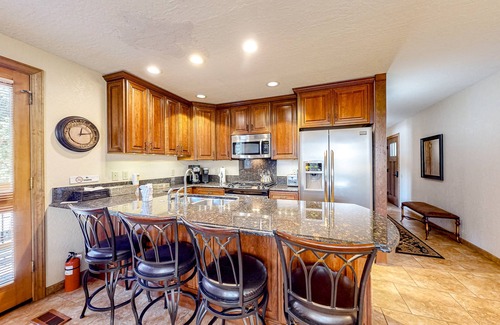 Truckee Condo | Dog-friendly condo near the Village with pools