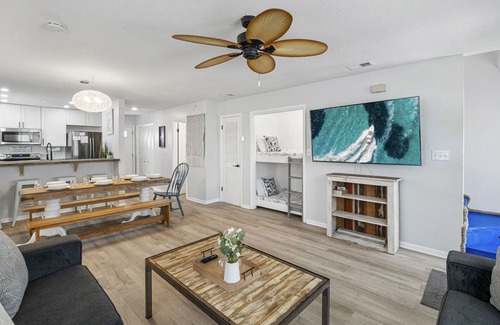 Silver Sands House | Dog Friendly, Free Golf Cart, 5 min to the beach, Fast WIFI, Snowbird Specials