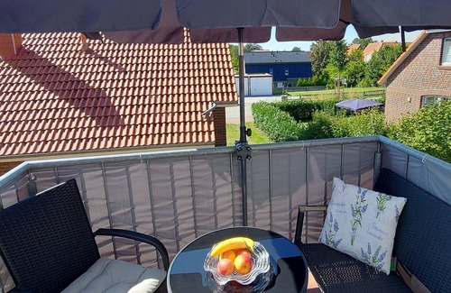 Norden Apartment | Dog-friendly vacation apartment (75sqm) for 4 people with balcony & infrared cabin