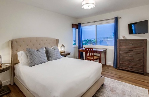 La Jolla Mesa House | Dog-friendly vacation retreat w/private hot tub, central AC, WiFi, firepit, deck