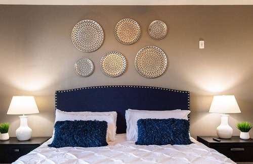 Knox - Henderson Apartment | Dog Friendly|Walk to Trader Joe's|Fast Wi-Fi