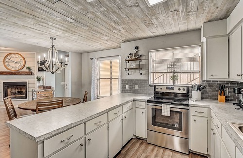 Horseshoe Bay Condo | Dog-friendly water view condo with inviting porch, AC, W/D, & modern charm
