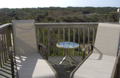 Carova Beach House | Dog Friendly - Wild Horses & Views - 4WD area
