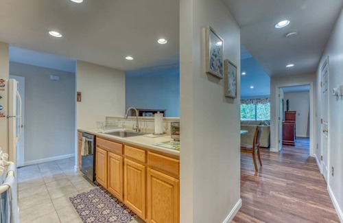 Lincoln Apartment | Dog Friendly with Amenities