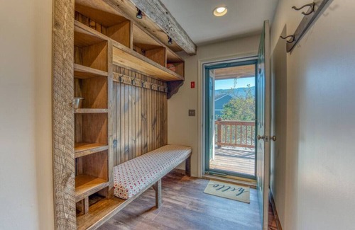 Lincoln Apartment | Dog Friendly with Amenities