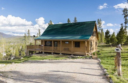 Grand Lake Cabin | Dog Friendly with Lake and Mountain Views!