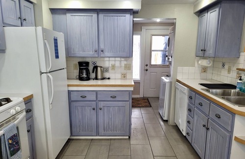Winthrop House | Dog Friendly! Wrangle In-A Block Above Downtown Winthrop!