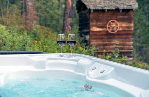 Jamestown House | Dog Friendly, Year Round, Creekside Cabin, Hot Tub, 6 Acres