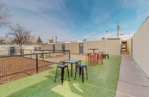 Pueblo Alto Apartment | ⟫ Dog Run & Courtyard 2 Bedroom Apt w/King Bed W&D