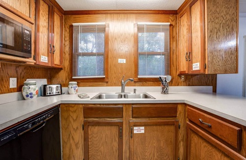 Lakeside House | Dogs Give us 5 Stars! Rustic Home, HUGE Woodsy & Fenced Yard, Firepit, Close to Dining/Shops