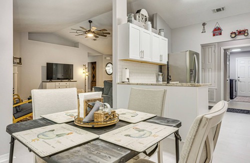Gulf Breeze Cottage | Dogs Welcome, 1 Mi to Zoo: Gulf Breeze Retreat!
