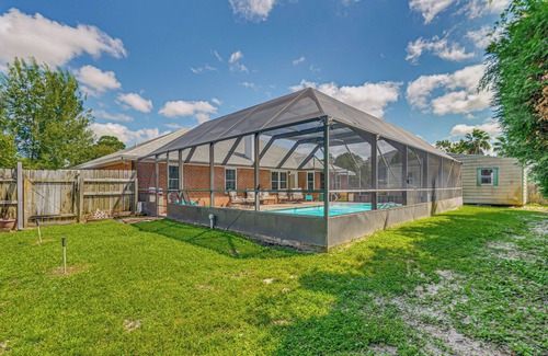 Gulf Breeze Cottage | Dogs Welcome, 1 Mi to Zoo: Gulf Breeze Retreat!