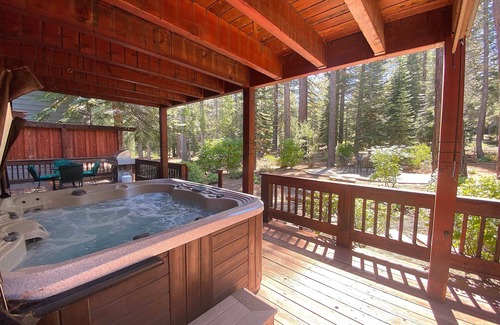 Truckee House | Dogwood By Tahoe Getaways - Pet Friendly in Tahoe Donner w Pool Table and HOA!