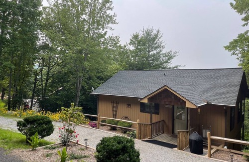 Hiawassee Cabin | Dogwood Cabin @ Laurel Mtn Cabins - Beautiful Mountain Views in a Quiet Setting