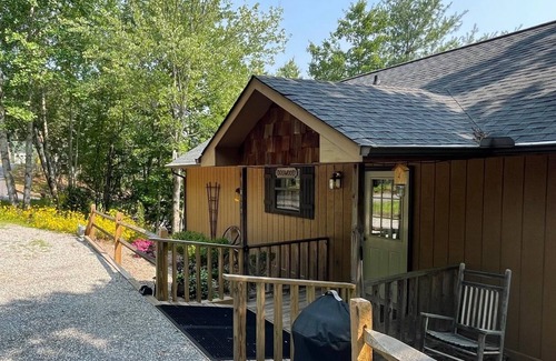 Hiawassee Cabin | Dogwood Cabin @ Laurel Mtn Cabins - Beautiful Mountain Views in a Quiet Setting