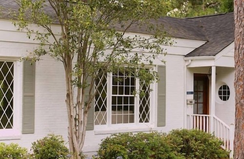 Columbia House | Dogwood Cottage | Sleeps 10