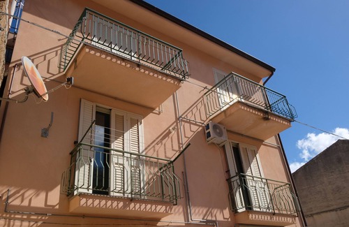 Isnello Apartment | Dolce-Vista, close to great hiking trails and the sea!