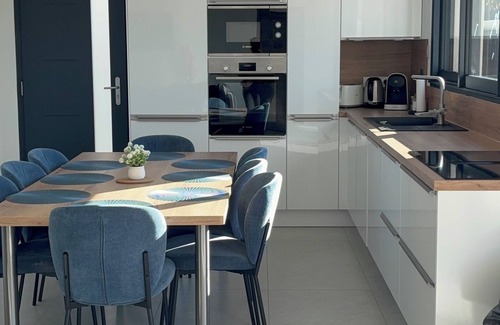 Beaucaire House | Dolce Vita Elegant and comfortable new villa with heated pool for 12 people