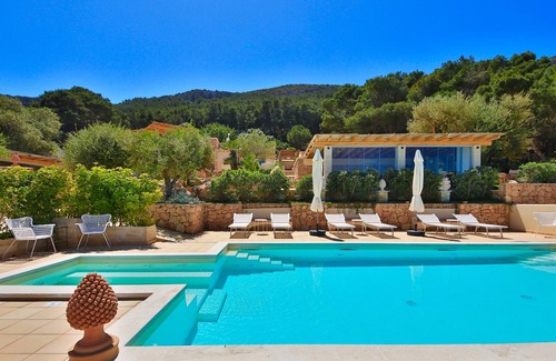Levanzo Villa | Dolcevita - KlabHouse 11BDRM w/Pool and SPA