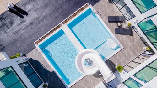 Bang Sare Villa | DOLLA Luxury PoolVilla Pattaya Bang Saray Beach 8 Bedrooms