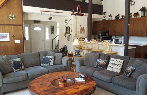 Lake Forest House | Dollar Point - Across Street from Lake - Great Family Retreat