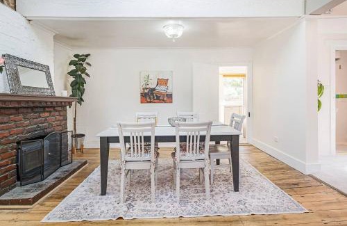 Hobart Central Business District House | Dolly's Cottage - Timeless Retreat near Hobart CBD