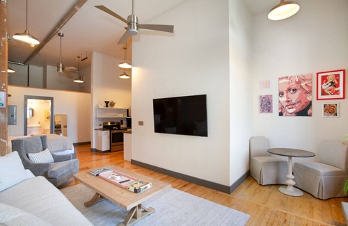Downtown Knoxville Apartment | Dolly`s Downtown Loft - Knoxville!
