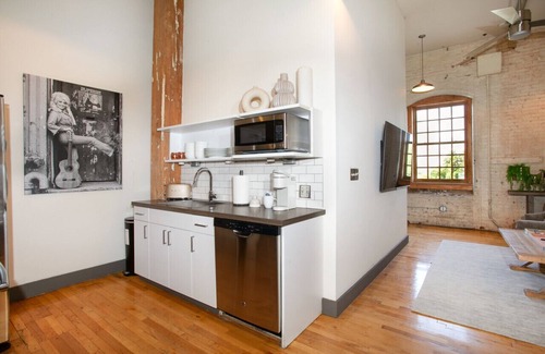Downtown Knoxville Apartment | Dolly`s Downtown Loft - Knoxville!