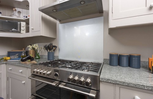 Fowey Apartment | Dolly's Plaice - a cottage that sleeps 4 guests in 2 bedrooms