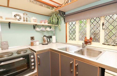 Tan-y-groes Cottage | DOLLY THE CIRCUS WAGON, pet friendly, with open fire in Brynhoffnant