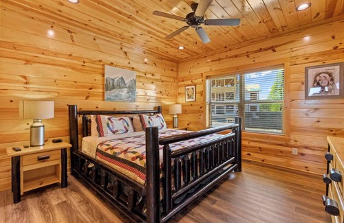 Gatlinburg - Pigeon Forge Resort | Dolly Valley View is a gorgeous modern cabin with maximum entertainment