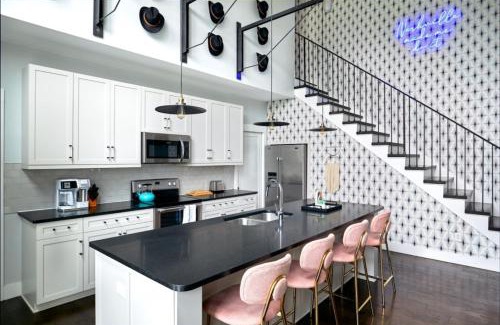 Nashville House | Dollys 9 to 5