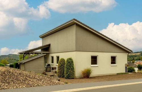 Gerolstein House | Dolomites Bungalow Eifelsteig w/view Terrace & BBQ