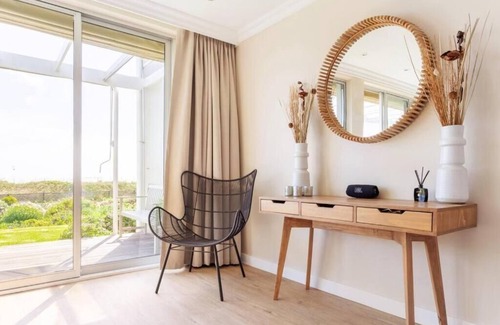 Bloubergstrand Apartment | Dolphin Beach cabana Luxury cabana right on the beach