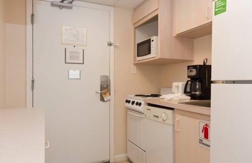 Daytona Beach Shores Villa | Dolphin Beach Club - 1 Bedroom