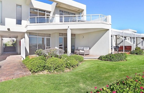 Bloubergstrand Apartment | Dolphin Beach E5 - Three Bedroom Apartment, Sleeps 6