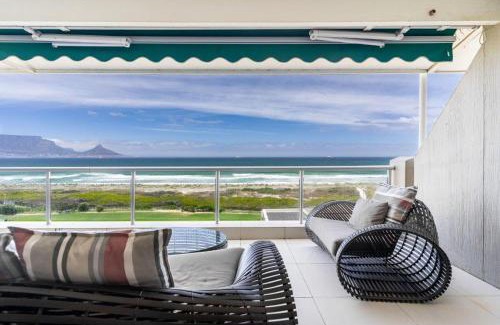 Bloubergstrand Apartment | Dolphin Beach Penthouse