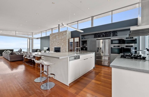 Wannanup House | Dolphin Break: right on the beach with AMAZING OCEAN VIEWS and plunge pool