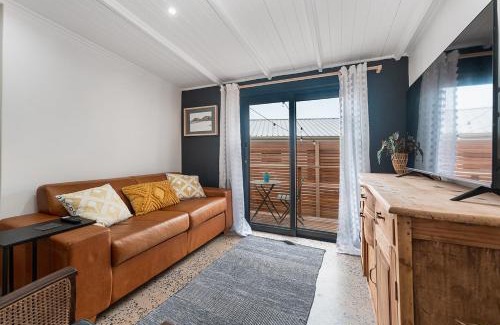 Umhlali Apartment | Dolphin Coast Doll House - quaint cottage close to the beach!