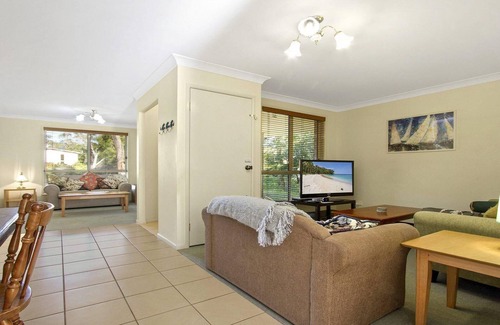 Callala Beach Cottage | Dolphin Cottage - 380m stroll to Callala Beach